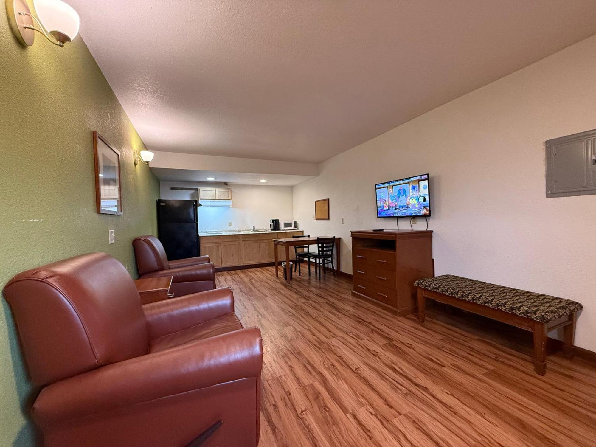 Relax Inn & Suites Mattoon Экстерьер фото